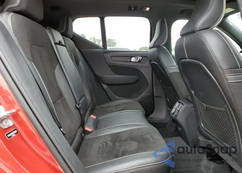 2019 Volvo Xc40 T4 R-Design z USA, uszkodzony, nr VIN YV4AC2HM9K2074892